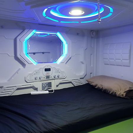 Abbotsford Private Rooms & Pods - 15 Charles Homestay เมลเบิร์น ภายนอก รูปภาพ