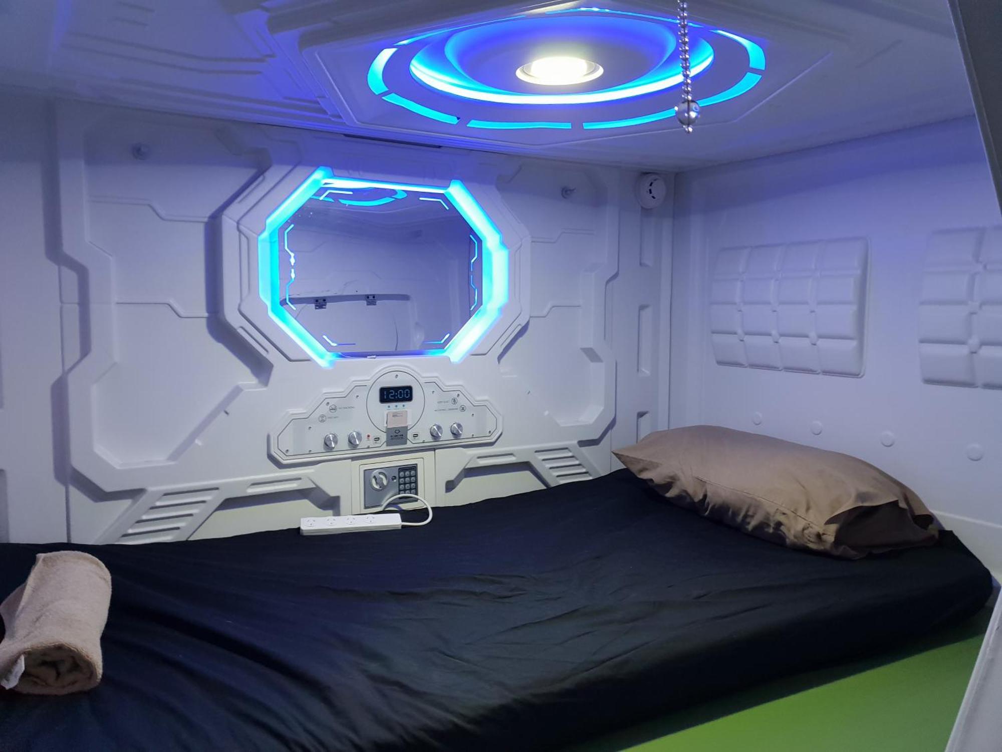 Abbotsford Private Rooms & Pods - 15 Charles Homestay เมลเบิร์น ภายนอก รูปภาพ