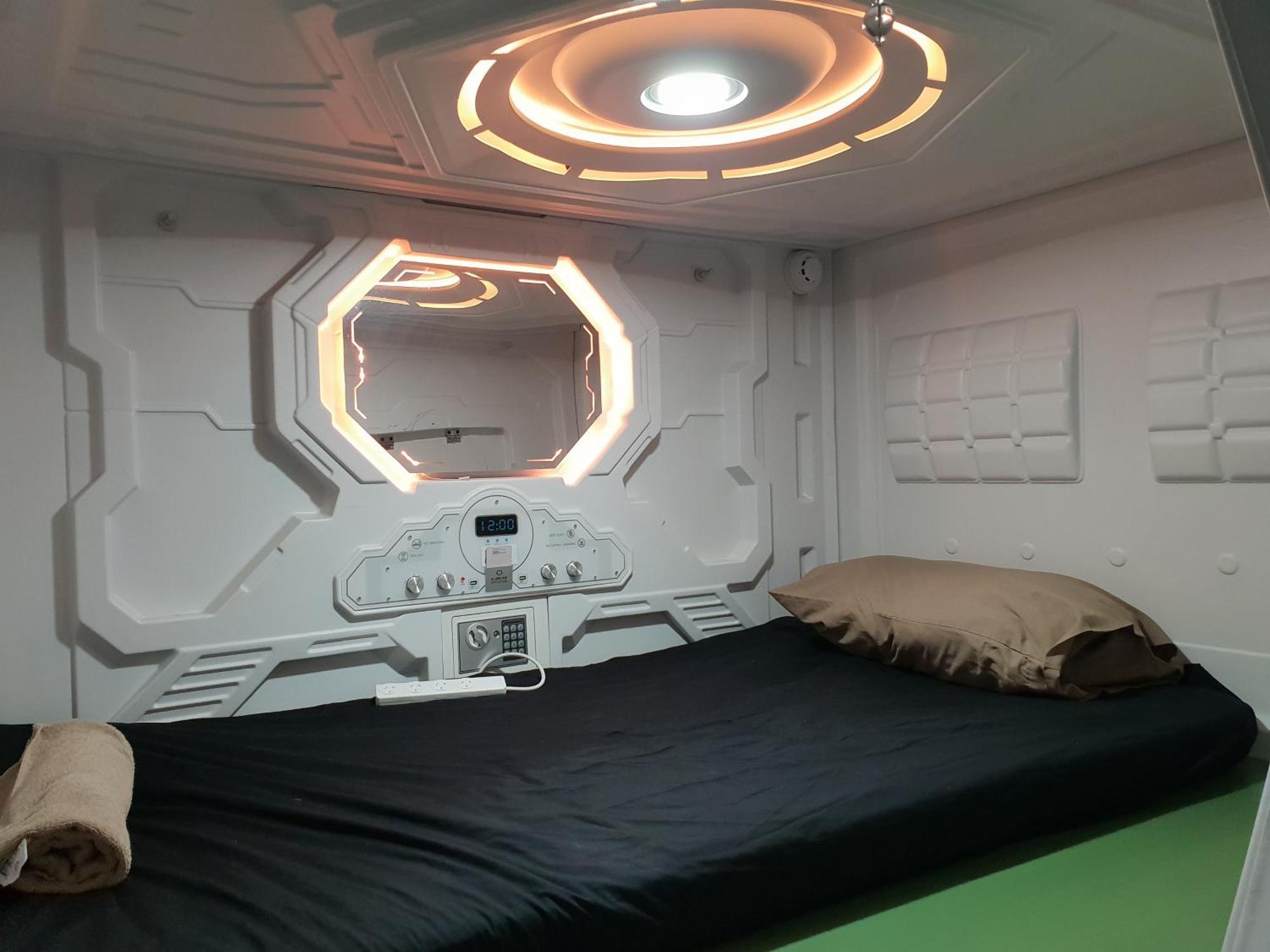 Abbotsford Private Rooms & Pods - 15 Charles Homestay เมลเบิร์น ภายนอก รูปภาพ