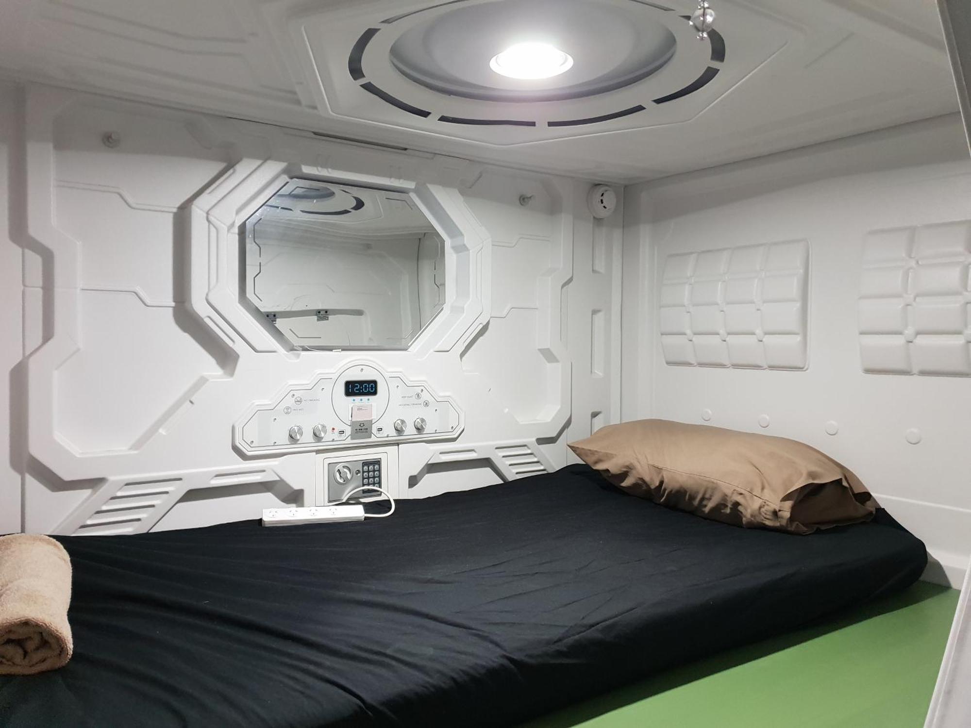 Abbotsford Private Rooms & Pods - 15 Charles Homestay เมลเบิร์น ภายนอก รูปภาพ