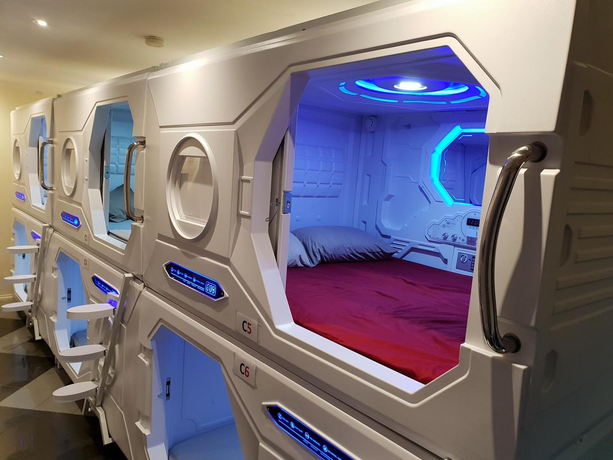 Abbotsford Private Rooms & Pods - 15 Charles Homestay เมลเบิร์น ภายนอก รูปภาพ