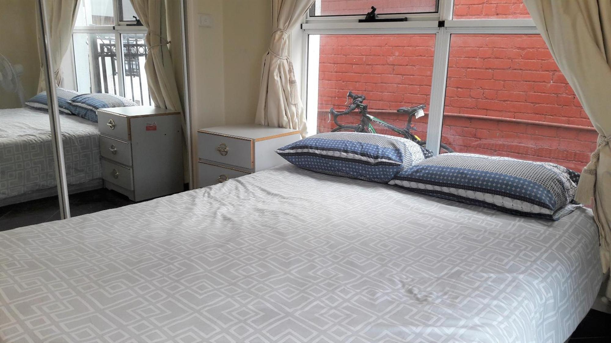 Abbotsford Private Rooms & Pods - 15 Charles Homestay เมลเบิร์น ภายนอก รูปภาพ
