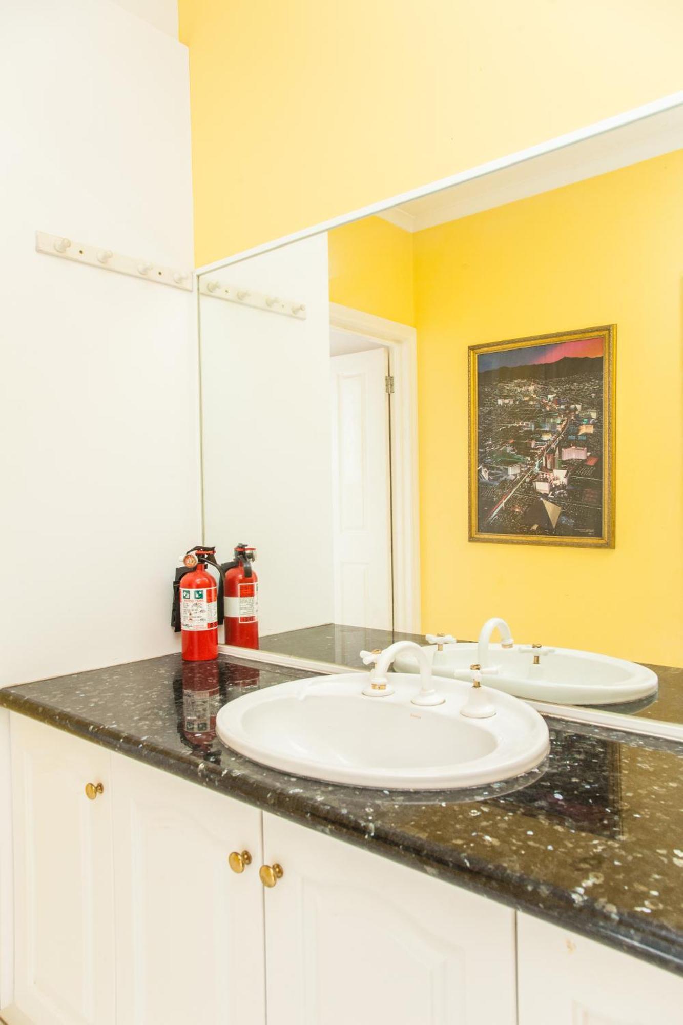 Abbotsford Private Rooms & Pods - 15 Charles Homestay เมลเบิร์น ภายนอก รูปภาพ