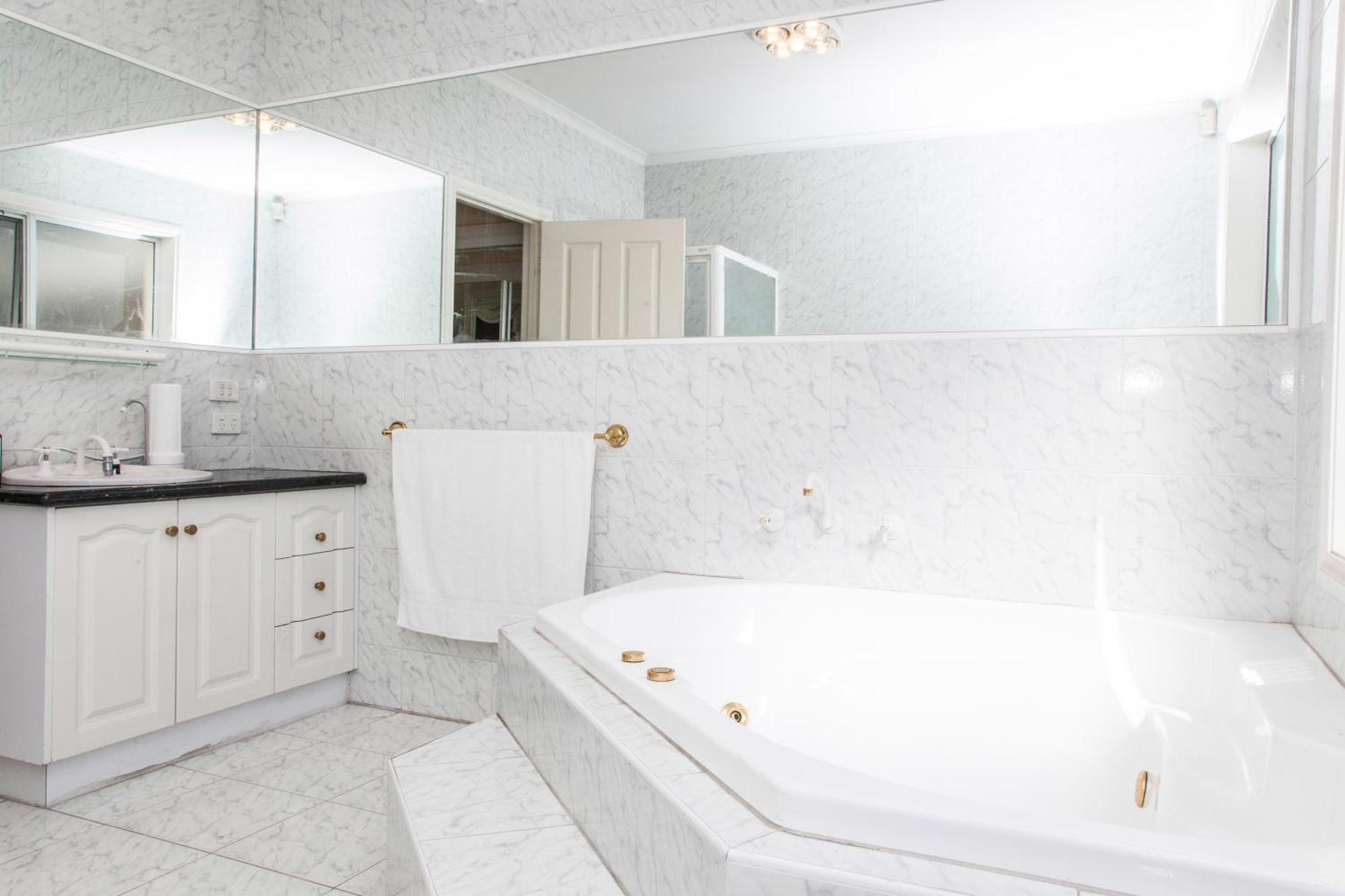 Abbotsford Private Rooms & Pods - 15 Charles Homestay เมลเบิร์น ภายนอก รูปภาพ