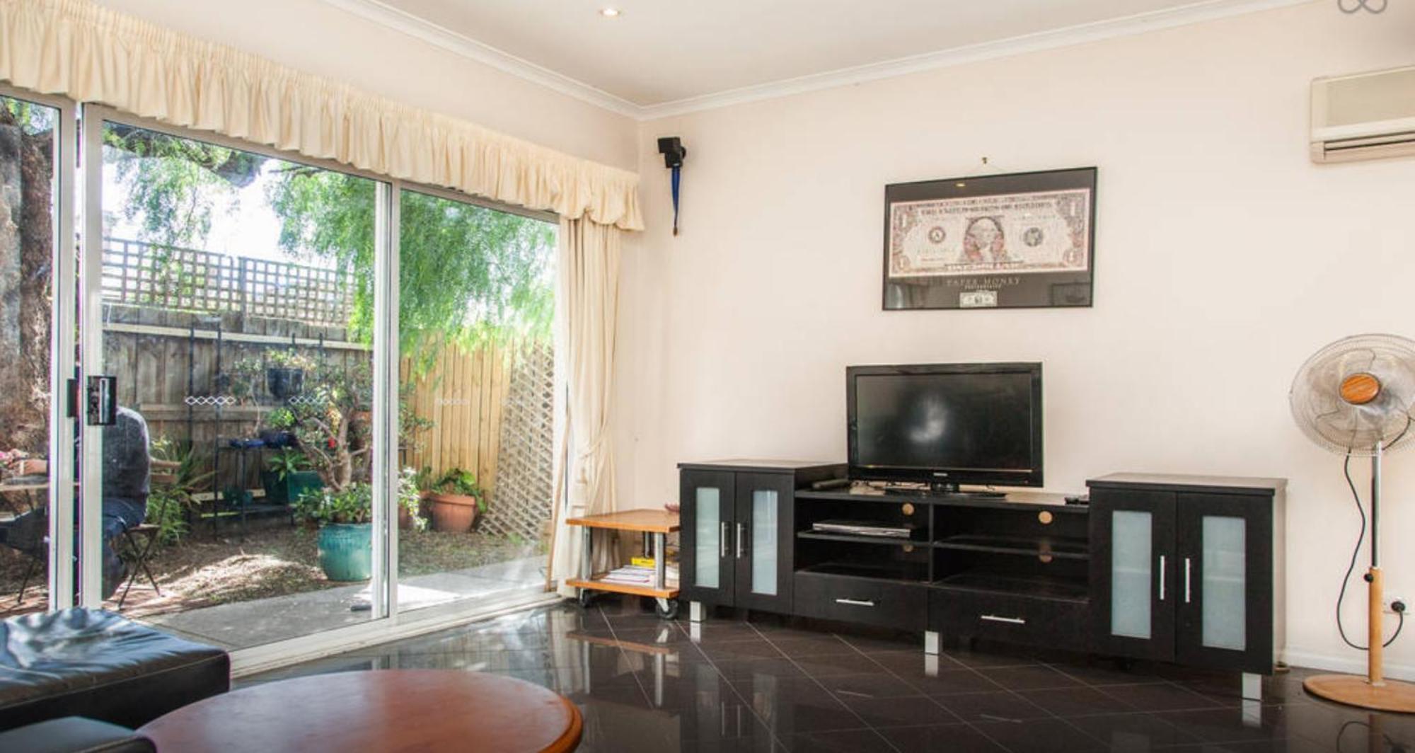 Abbotsford Private Rooms & Pods - 15 Charles Homestay เมลเบิร์น ภายนอก รูปภาพ