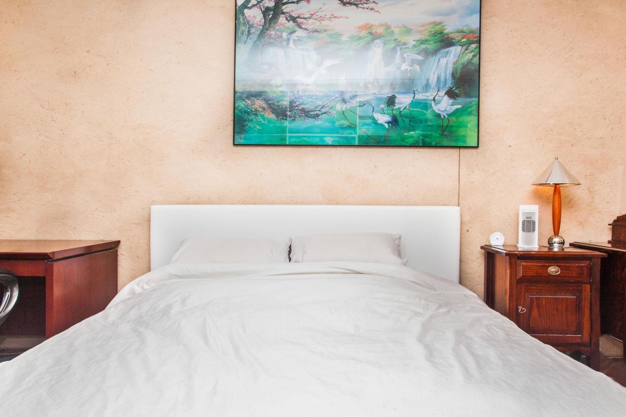 Abbotsford Private Rooms & Pods - 15 Charles Homestay เมลเบิร์น ภายนอก รูปภาพ